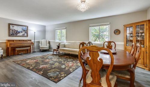 1576 Goldenrain Ct, Herndon VA  20190-4037 exterior