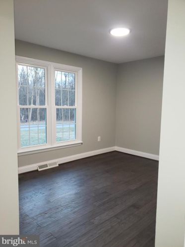 905 Mcneil Ln, Silver Spring MD  20905-4071 exterior