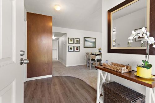 27223 Meadowbrook Dr, Davis, CA 95618-5049
