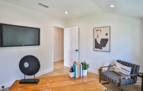 5810 Mammoth Ave, Van Nuys CA  91401-4419 exterior