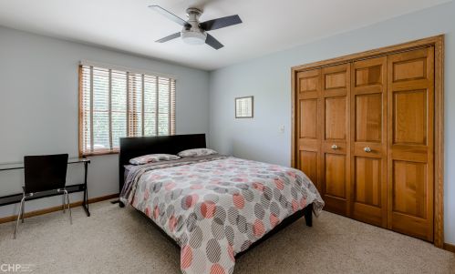 6529 Bentley Ave, Willowbrook IL 60527-1832 exterior