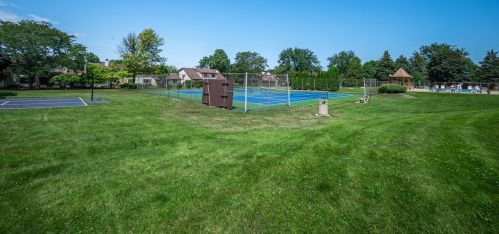 1604 Gingercreek Ct, Sycamore IL 60178-2722 exterior