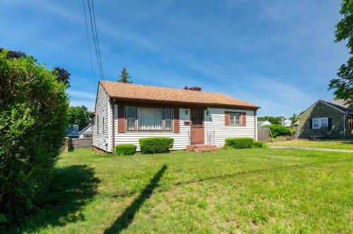 85 Spofford Ave, Warwick, RI 02888-1816