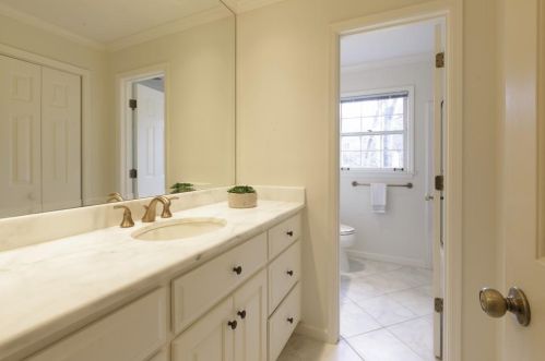 230 Cameron Rdg Dr, Atlanta GA  30328-4709 exterior