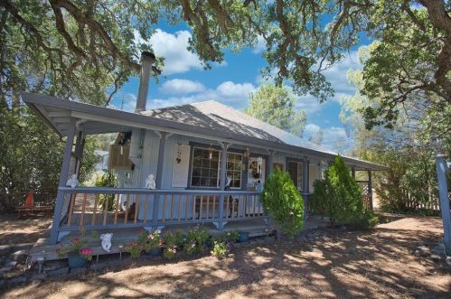 818 Main St, Copperopolis, CA 95228-9483