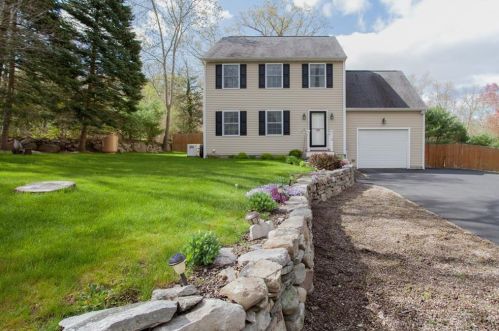 118 Lambtown Rd, Gales Ferry, CT 06339-1926