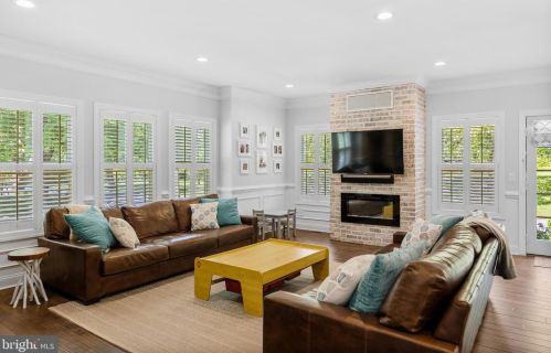 232 Elm Ave, Tavistock NJ 08033-2535 exterior