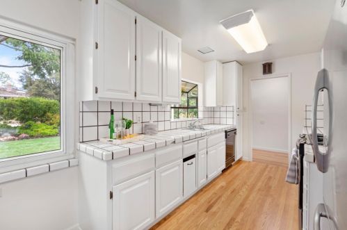 10564 Ainsworth Dr, Los Altos CA 94024-7448 exterior