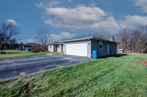 383 Forest View Dr, Valpo, IN 46385-9035