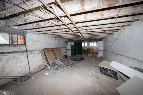 1070 Langham Ave, Camden NJ 08103-2818 exterior