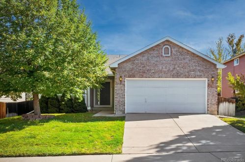 5224 Nepal Way, Aurora CO 80015-6441 exterior