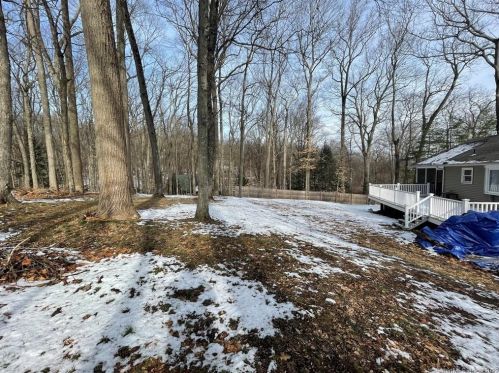 6 Little Fox Run, Huntington CT  06484-1619 exterior