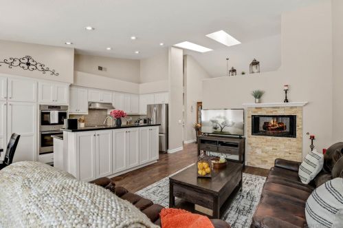 4923 Lassen Dr, Oceanside, CA 92056-5478