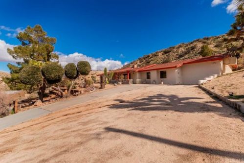 54065 Ridge Rd, Yucca Valley, CA 92284-8311