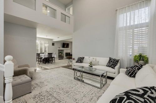 8982 Springhurst Dr, Elk Grove CA  95624-3220 exterior