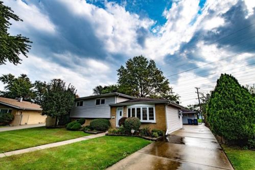 425 Ardmore Ave, Addison, IL 60101-4177