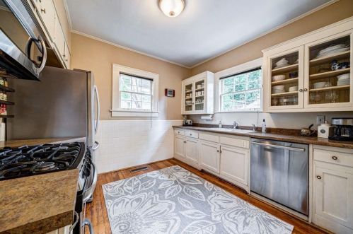 689 Cumberland Cir, Atlanta GA  30306-3256 exterior