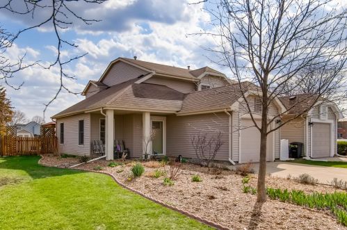 372 Aspen Ct, Carol Stream, IL 60188-3911