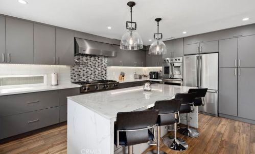 10 Vispera, Irvine CA  92620-2127 exterior