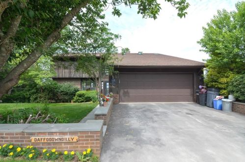 685 Old Colony Ter, Tiverton, RI 02878-1813
