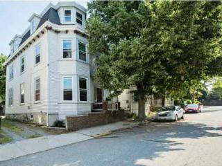 46 Lee Ave, Middletown, RI 02840-4041