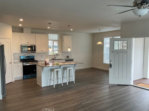 301 Magpie Ln, Santa Ana, CA 92708-5821