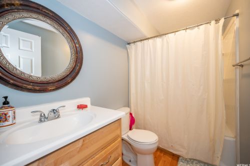 9242 Targhee Dr, Taylorsville UT 84088-6360 exterior