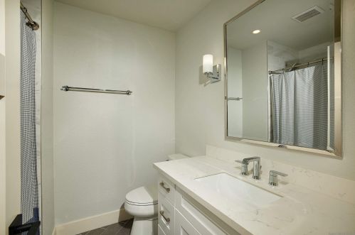 1434 Kings Cross Dr, Cardiff By The Sea CA  92007-1316 exterior