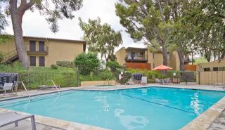 300 Rolling Oaks Dr, Thousand Oaks CA  91361-1203 exterior