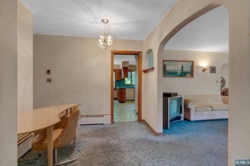 8 Timberlane Rd, Upper Saddle River, NJ 07458-2211