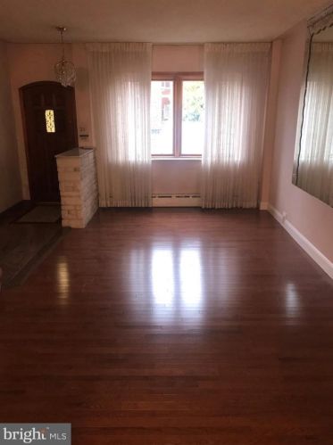 2434 10th St, Philadelphia PA 19133-1603 exterior