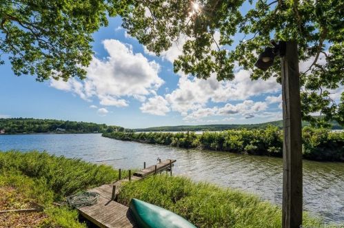 7 Mull Berry Dr, Gales Ferry, CT 06335-1825