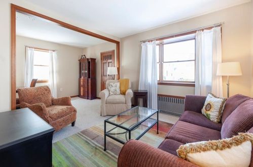 5 School Rd, Lincoln, RI 02865-2506