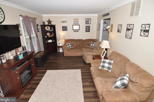29 4th St, Florence, NJ 08518-2007