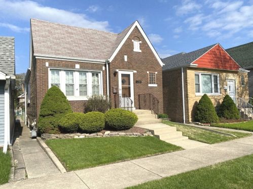 2734 Harvey Ave, Forest View, IL 60402-2703