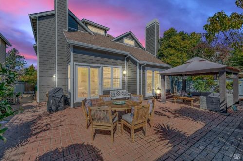 112 Waterside Cir, San Rafael, CA 94903-2789