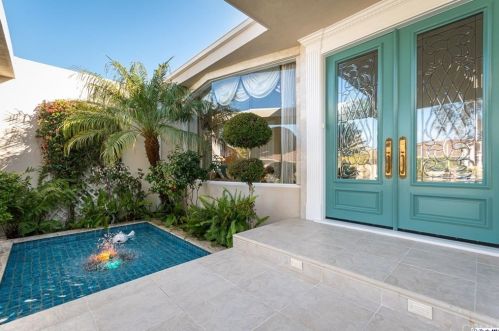 1629 Heather Ridge Dr, Glendale CA  91207-1035 exterior