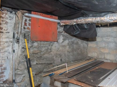 2122 Millcreek Rd, Lancaster PA  17602-4749 exterior