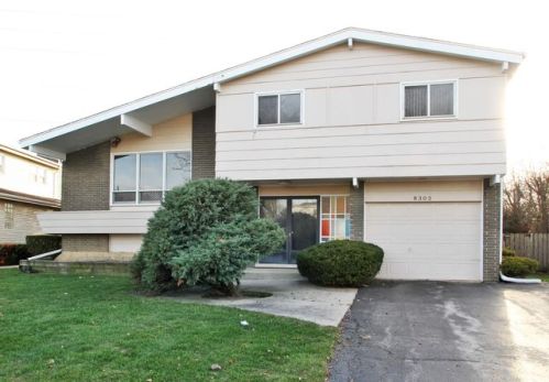 8303 Maynard Rd, Niles, IL 60714-1057