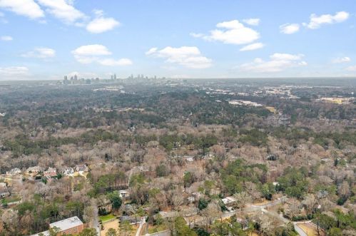 2787 Margaret Mitchell, Atlanta GA  30327-1852 exterior