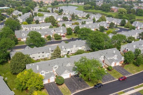 275 Camelot Ln, Carol Stream IL  60188-3617 exterior