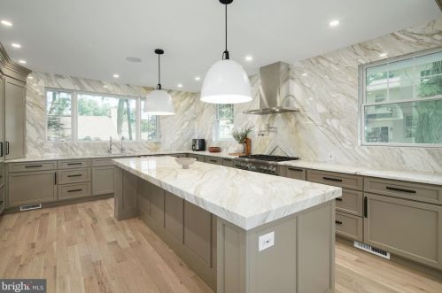 377 Kings Hwy, Tavistock NJ 08033-2004 exterior