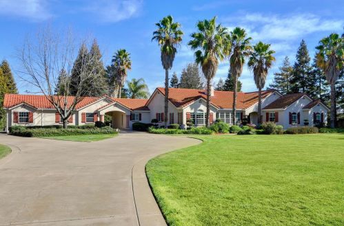 8537 Mecca Rd, Elk Grove, CA 95624-9371