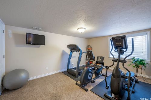 1238 Bateman Pt Dr, Taylorsville UT 84084-2590 exterior