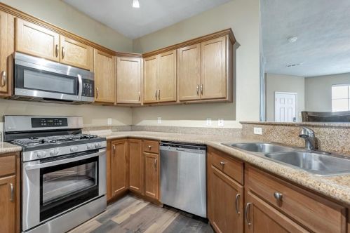 2009 Autumn Lk Dr, Bryan TX  77807-5112 exterior
