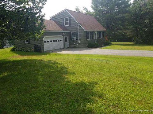 6 Skat St, Fairfield, ME 04937-3234