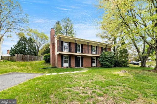 8001 Log Cabin Ct, Springfield, VA 22153-3012