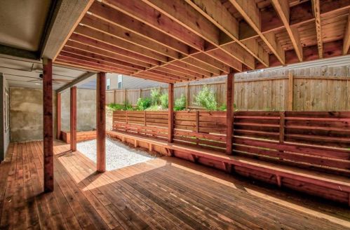 5008 Baker St, Austin TX  78721-1511 exterior