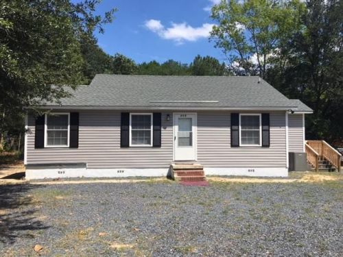 409 Seymour St, Aberdeen, NC 28315-1926