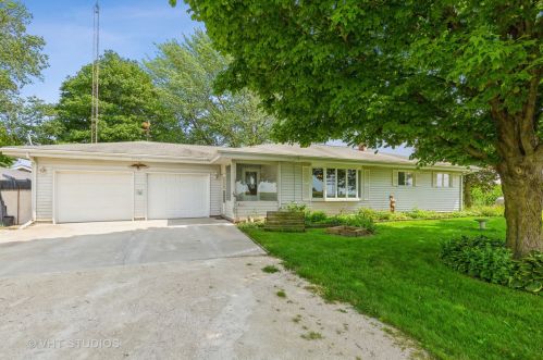 15354 Plank Rd, Sycamore IL  60178-8743 exterior